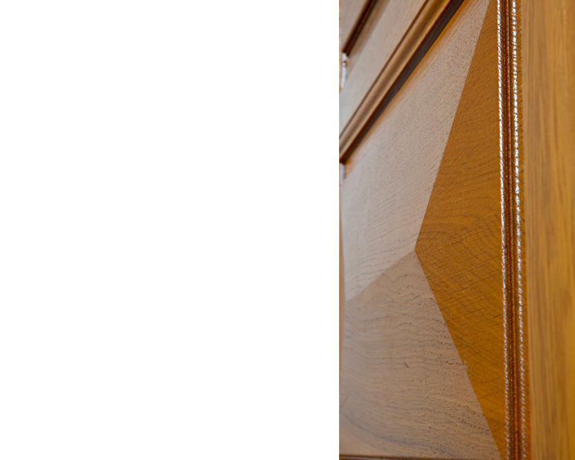 zoom sur d&eacute;tail porte d'entr&eacute;e en bois Bieber